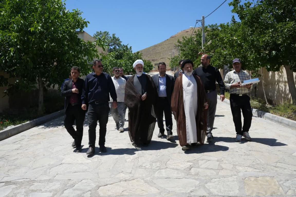 بازدیدحجت‌الاسلام والمسلمین روحانی‌نژاد از پیشرفت طرح هادی روستای ابرجس قم؛ تلاش برای مهاجرت معکوس و رونق اقتصادی روستاها